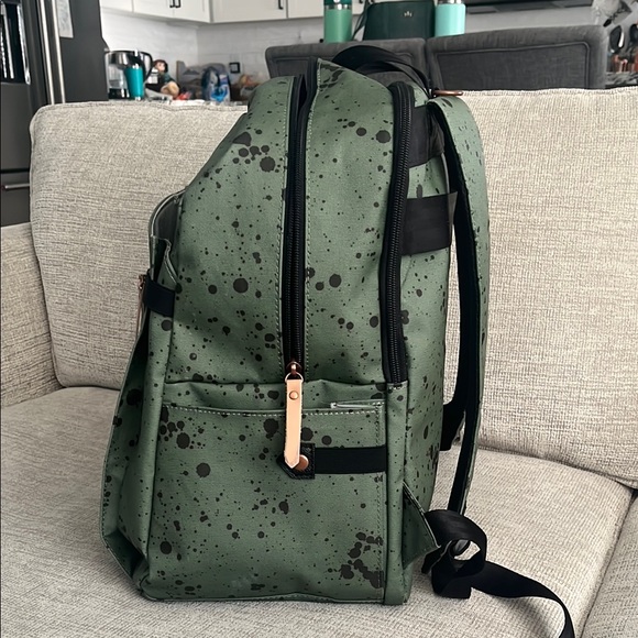 Petunia Pickle Bottom Provision’s 2 in 1 backpack, Inter-Mix cubes & change pad - Picture 4 of 11